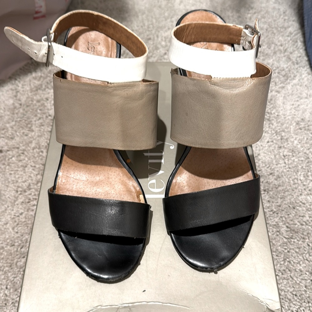 Levity Arrow heeled sandal, black tan and white. 8M